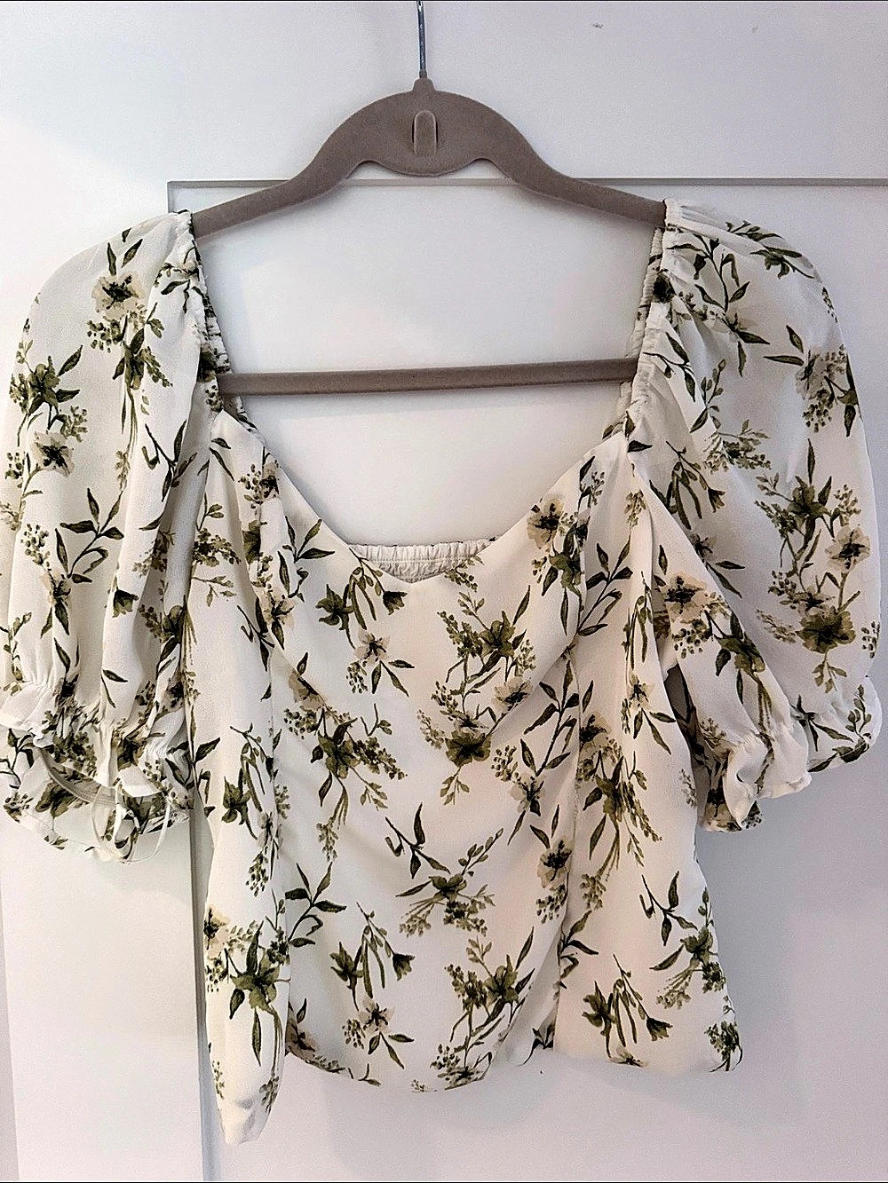 Abercrombie & Fitch Floral Puff Sleeve Smocked Sweetheart Crop Top Crop Top